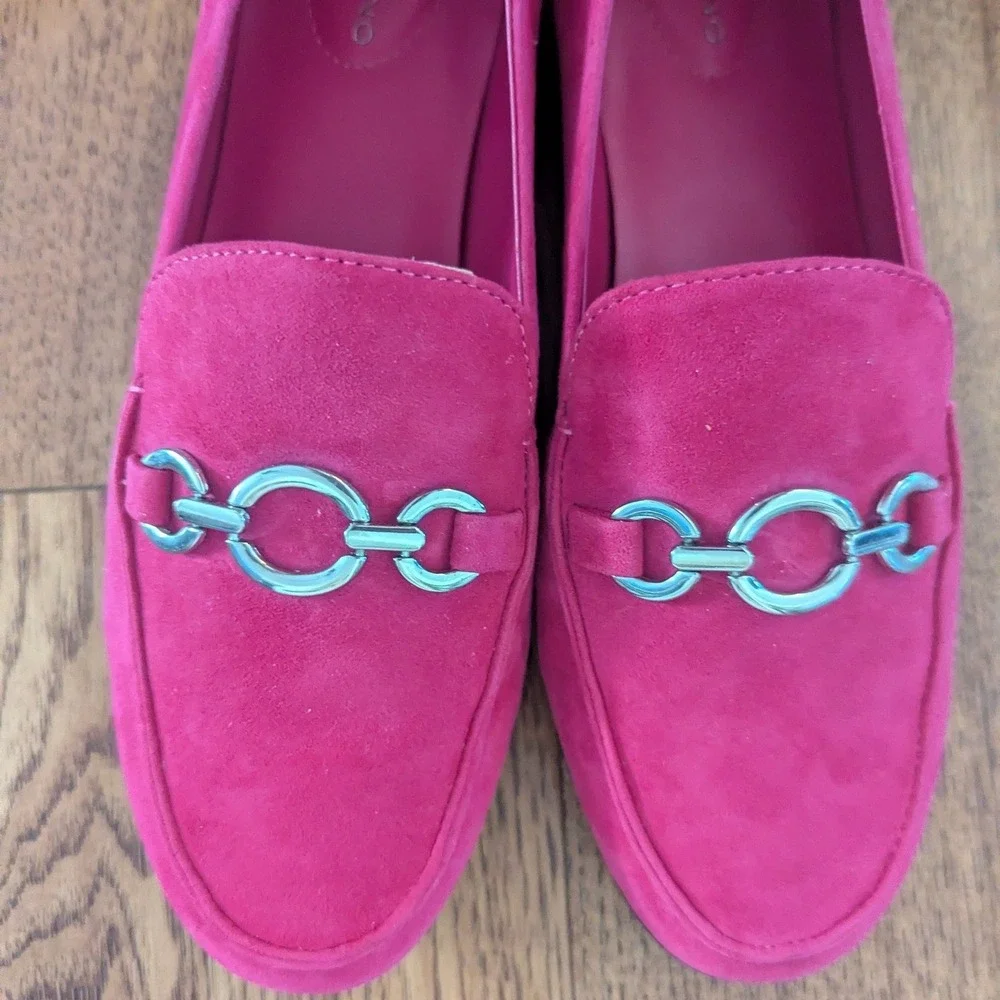 Bandolino‎ Loafers Fuchsia Pink Suede Chain Bit Detail Womens 8M Preppy Colorful
